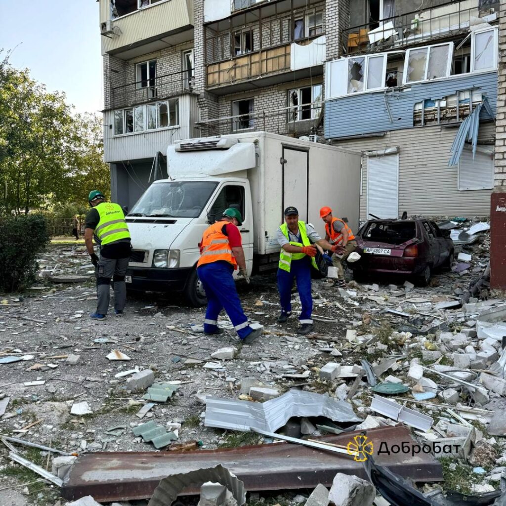 Волонтери з Добробату працюють на місці влучання