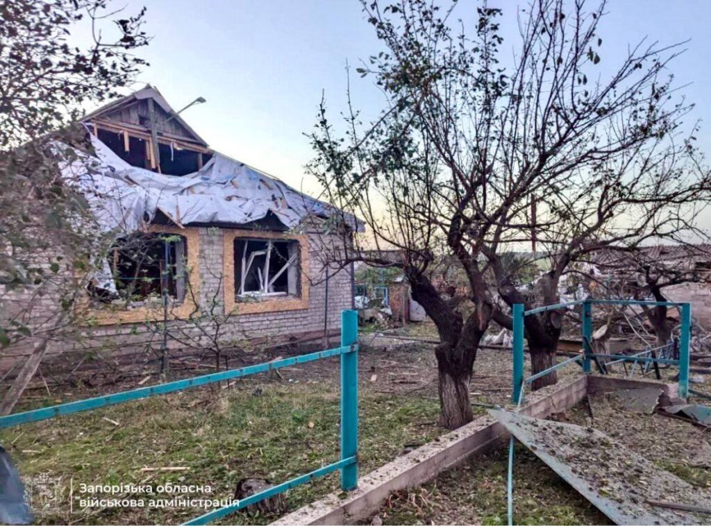 Наслідки обстрілу Запорізького району 4 жовтня.