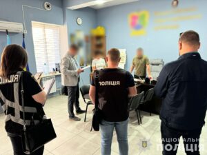 На Запоріжжі судитимуть посадовців, які підробляли документи для виїзду за кордон: деталі