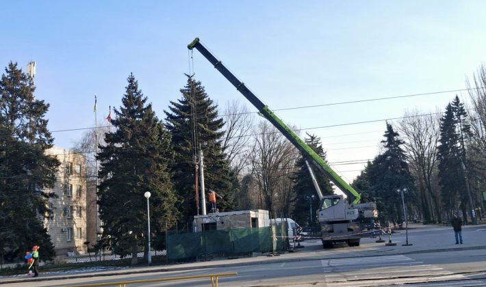 У Комунарському та Заводському районах Запоріжжя встановлюють модульні захисні споруди, які будуть використовуватися як укриття та об'єкти для бізнесу.