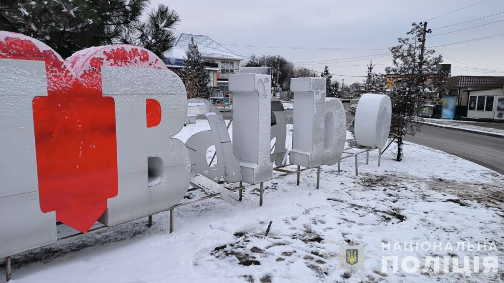 Дві жінки в стані алкогольного сп’яніння побилися, після чого одна з них пошкодила місцеву інсталяцію.