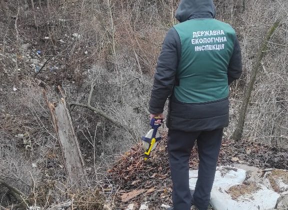 У Дніпровському районі виявили сміттєзвалище