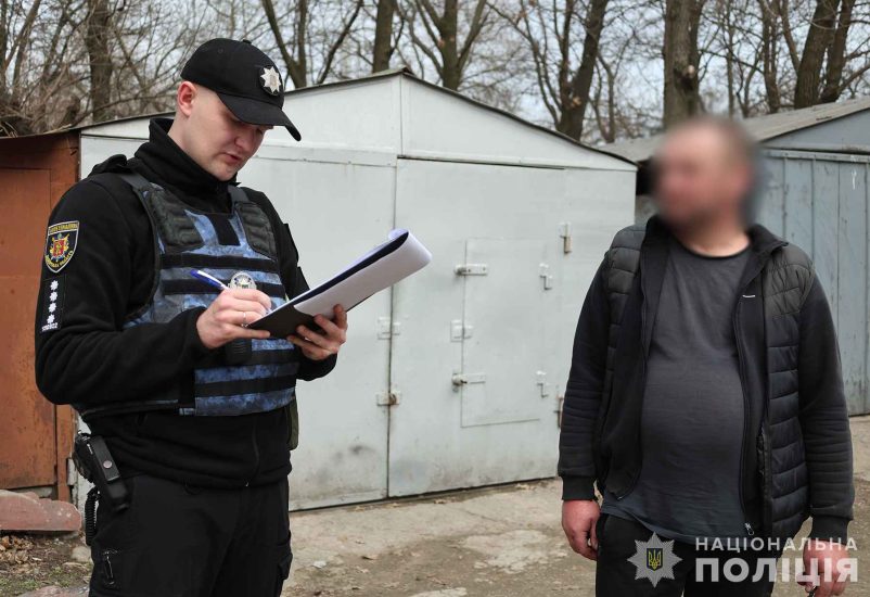 В Запорожье мужчина бросил гранату в полицию (ФОТО, ВИДЕО)