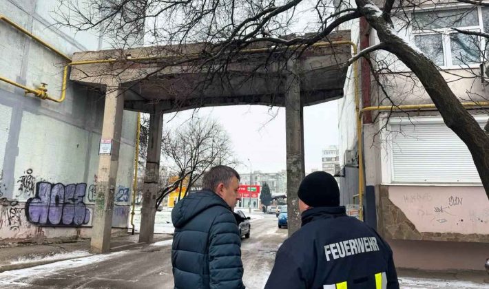 У Запоріжжі демонтують аварійні арки. Фото: Хортицька райадміністрація