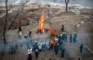 В последний день Масленицы в Запорожье сожгли чучело Путина (ФОТО)